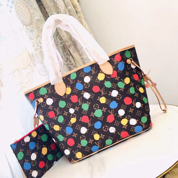 ルイヴィトンバッグ背面デザイン